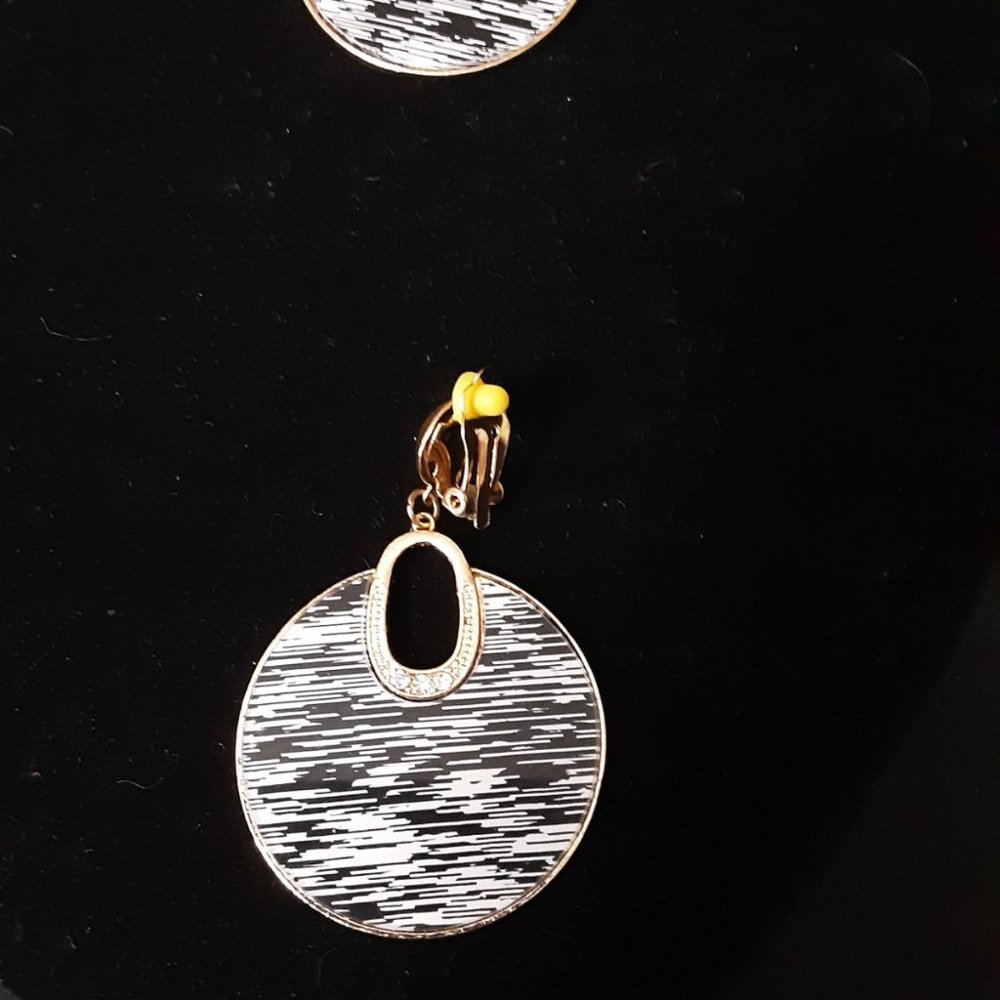 Clip on Earrings black and white shading